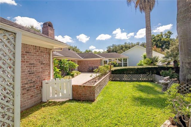 203 Whispering Creek Street, Victoria, TX 77904