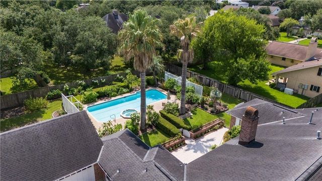 203 Whispering Creek Street, Victoria, TX 77904