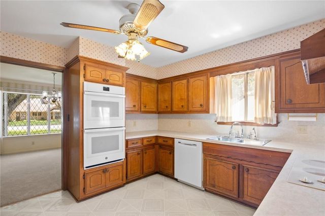 203 Whispering Creek Street, Victoria, TX 77904