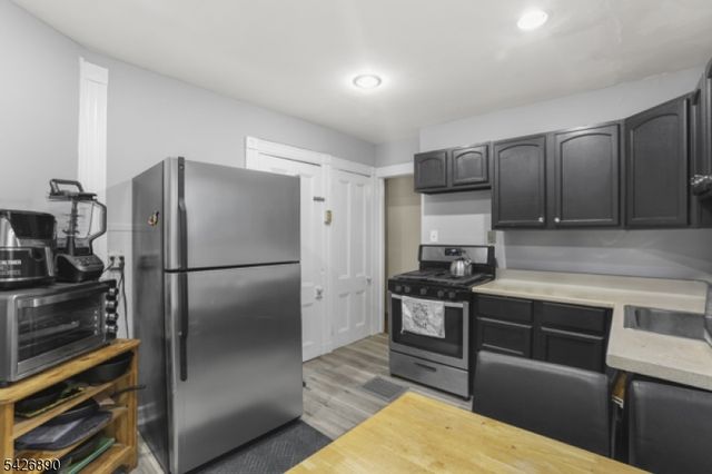 129 Greenwood Ave, East Orange City, NJ 07017