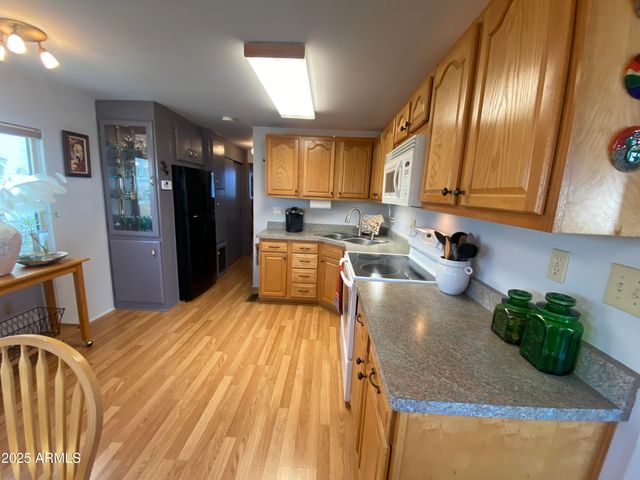 2302 S SEMINOLE Drive, Apache Junction, AZ 85119