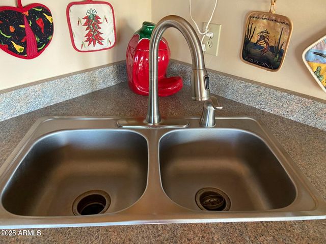 2302 S SEMINOLE Drive, Apache Junction, AZ 85119