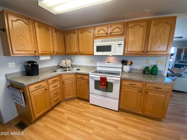 2302 S SEMINOLE Drive, Apache Junction, AZ 85119