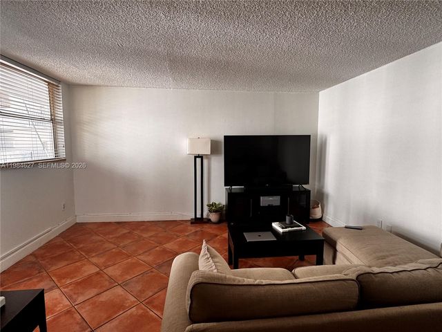 1801 S Treasure Dr 324, North Bay Village, FL 33141