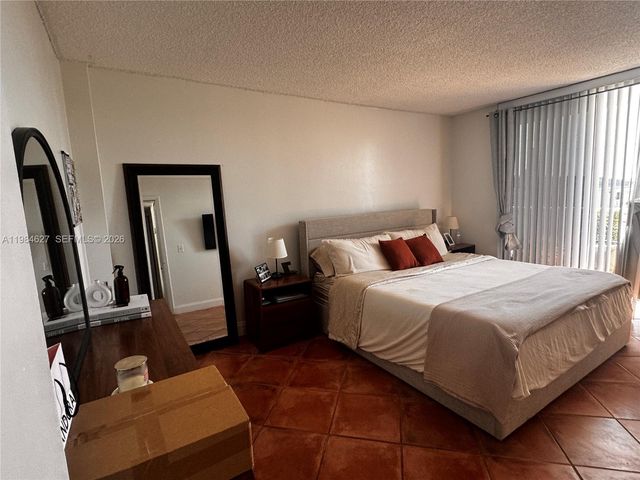 1801 S Treasure Dr 324, North Bay Village, FL 33141