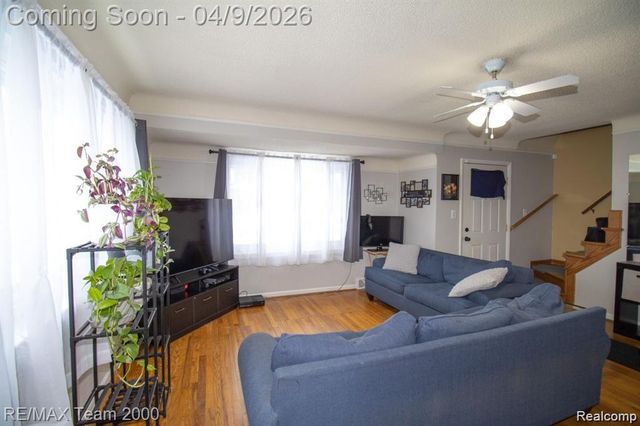 26095 HANOVER Street, Dearborn Heights, MI 48125