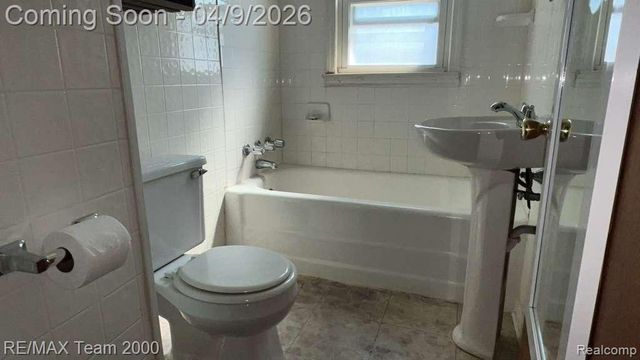 26095 HANOVER Street, Dearborn Heights, MI 48125