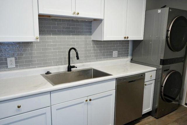 1209 16th St SW, Cedar Rapids, IA 52404