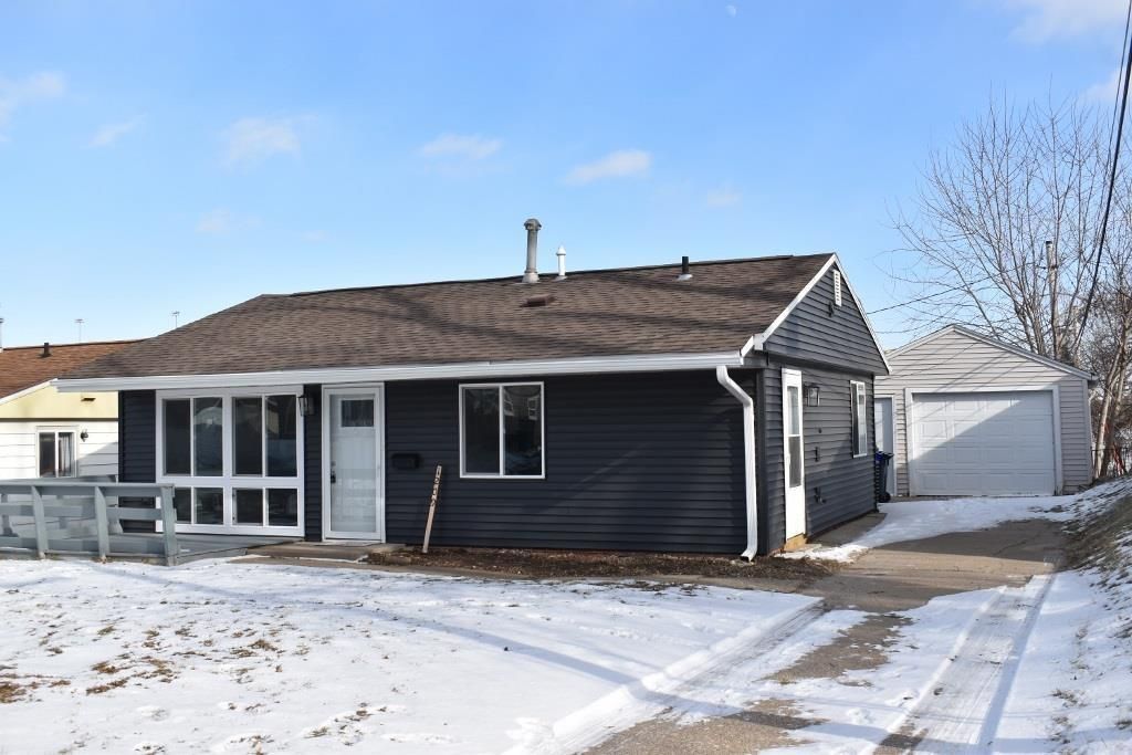 1209 16th St SW, Cedar Rapids, IA 52404