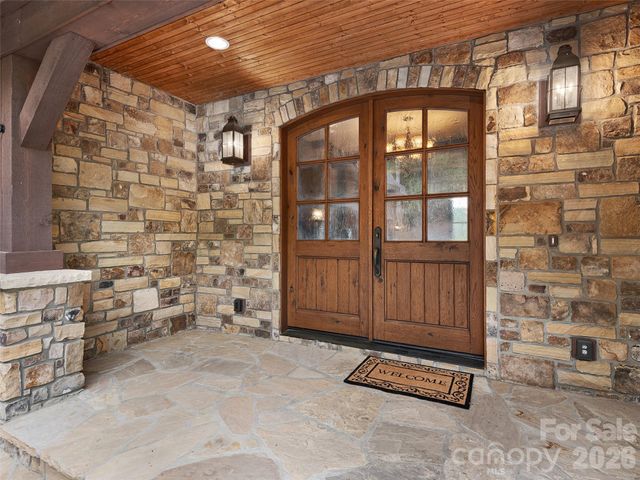 91 Watershed Way, Horse Shoe, NC 28742