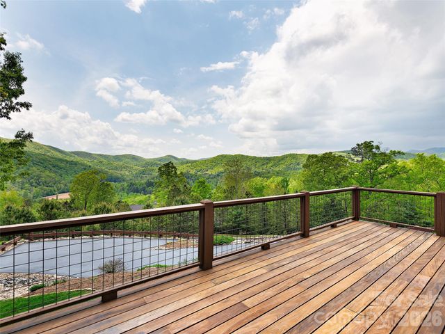 91 Watershed Way, Horse Shoe, NC 28742