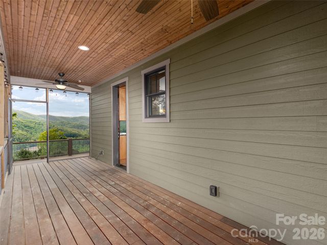 91 Watershed Way, Horse Shoe, NC 28742