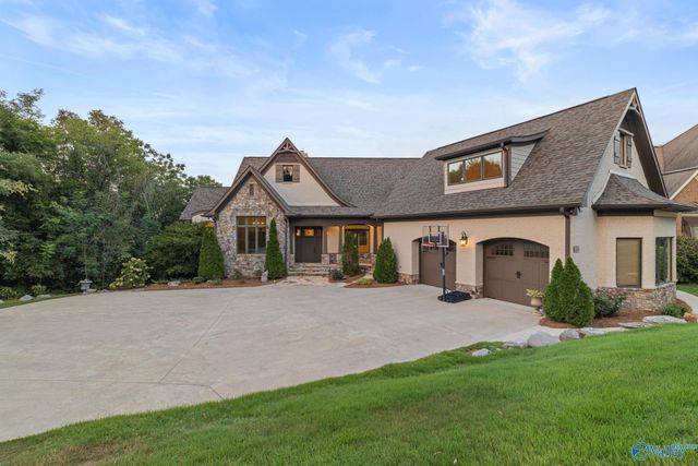 11034 Everest Circle SE, Huntsville, AL 35803
