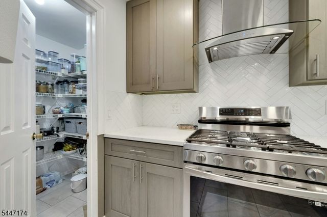 9 Brookstone Cir, Parsippany-troy Hills Twp., NJ 07950