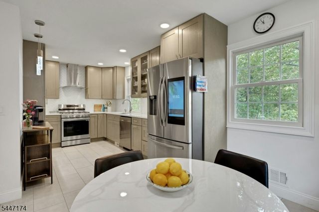 9 Brookstone Cir, Parsippany-troy Hills Twp., NJ 07950