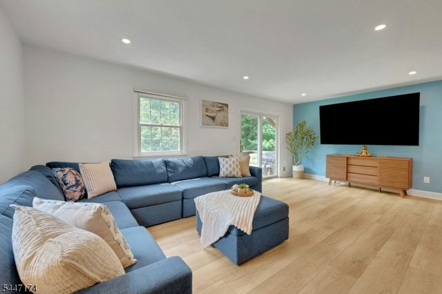 9 Brookstone Cir, Parsippany-troy Hills Twp., NJ 07950