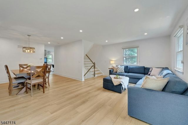 9 Brookstone Cir, Parsippany-troy Hills Twp., NJ 07950
