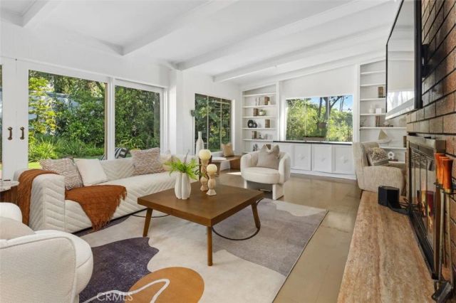444 Oneida Drive, Pasadena, CA 91107