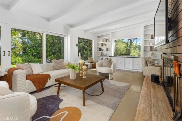 444 Oneida Drive, Pasadena, CA 91107