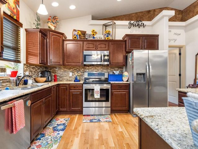 2309 Meadowlark Ln, Pueblo, CO 81008