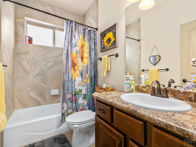 2309 Meadowlark Ln, Pueblo, CO 81008