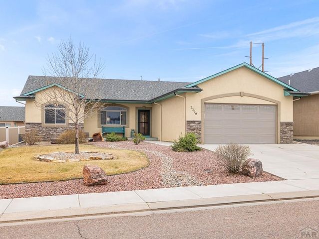 2309 Meadowlark Ln, Pueblo, CO 81008