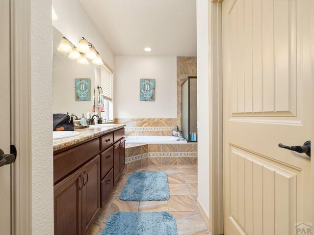 2309 Meadowlark Ln, Pueblo, CO 81008