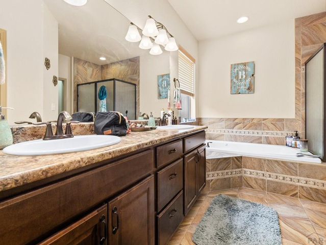 2309 Meadowlark Ln, Pueblo, CO 81008