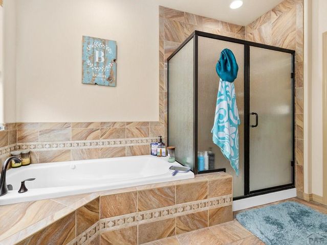 2309 Meadowlark Ln, Pueblo, CO 81008