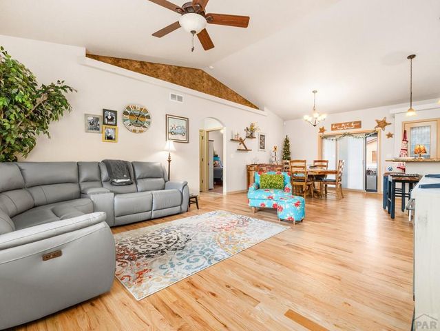 2309 Meadowlark Ln, Pueblo, CO 81008