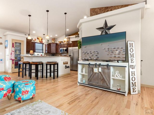 2309 Meadowlark Ln, Pueblo, CO 81008