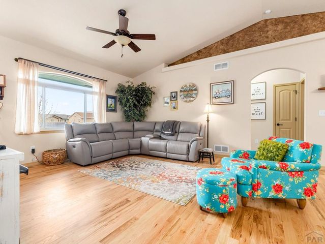 2309 Meadowlark Ln, Pueblo, CO 81008