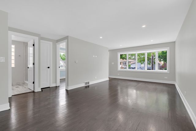 5505 N Nagle Avenue, Chicago, IL 60630
