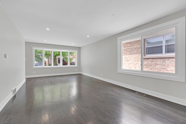 5505 N Nagle Avenue, Chicago, IL 60630