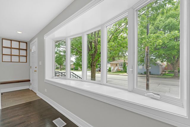5505 N Nagle Avenue, Chicago, IL 60630