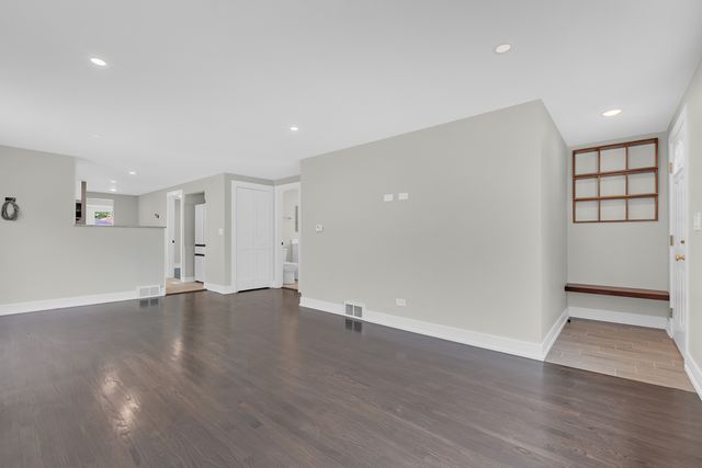 5505 N Nagle Avenue, Chicago, IL 60630