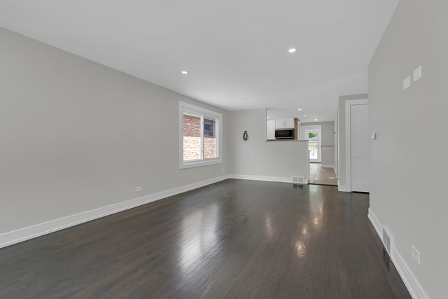 5505 N Nagle Avenue, Chicago, IL 60630