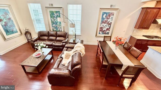 38 INVERNESS DR, Kendall Park, NJ 08824