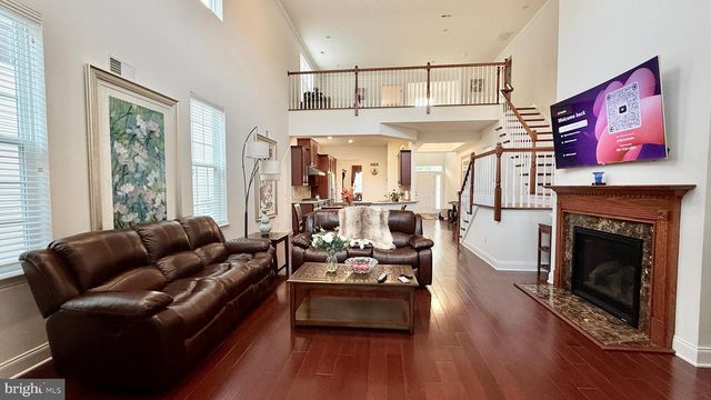 38 INVERNESS DR, Kendall Park, NJ 08824