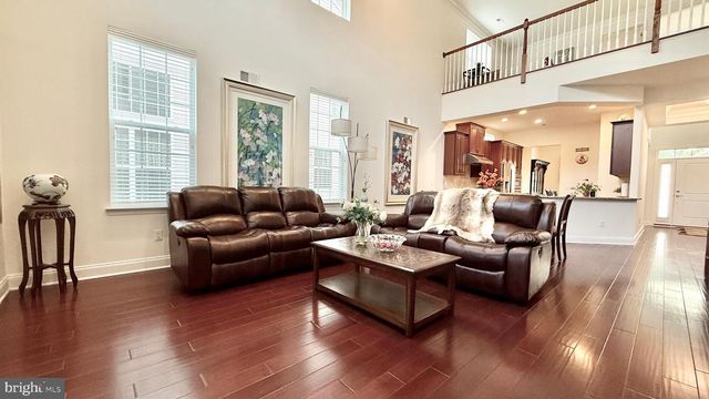 38 INVERNESS DR, Kendall Park, NJ 08824
