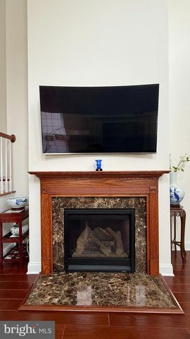 38 INVERNESS DR, Kendall Park, NJ 08824