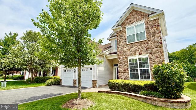 38 INVERNESS DR, Kendall Park, NJ 08824