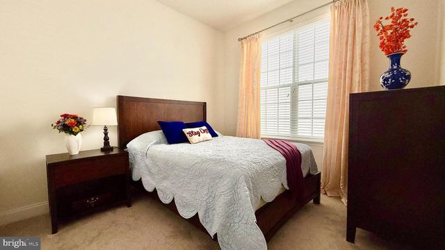 38 INVERNESS DR, Kendall Park, NJ 08824