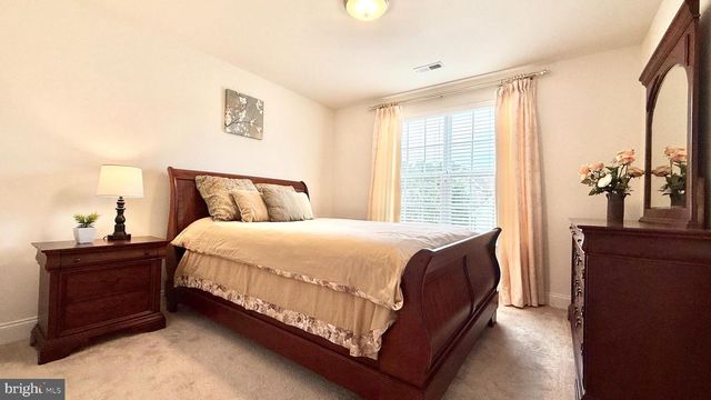 38 INVERNESS DR, Kendall Park, NJ 08824