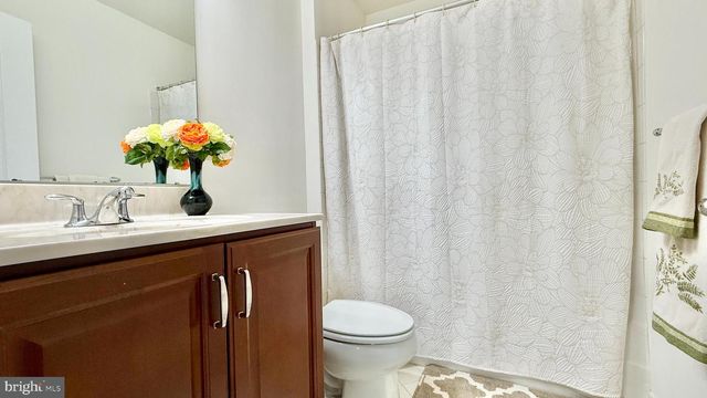 38 INVERNESS DR, Kendall Park, NJ 08824