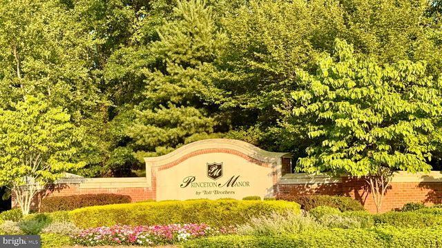 38 INVERNESS DR, Kendall Park, NJ 08824