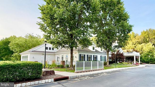 38 INVERNESS DR, Kendall Park, NJ 08824