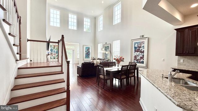 38 INVERNESS DR, Kendall Park, NJ 08824