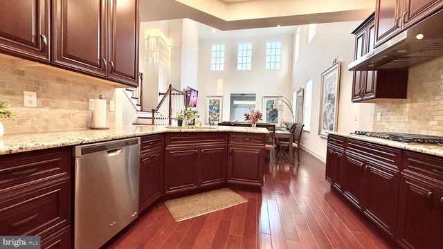 38 INVERNESS DR, Kendall Park, NJ 08824