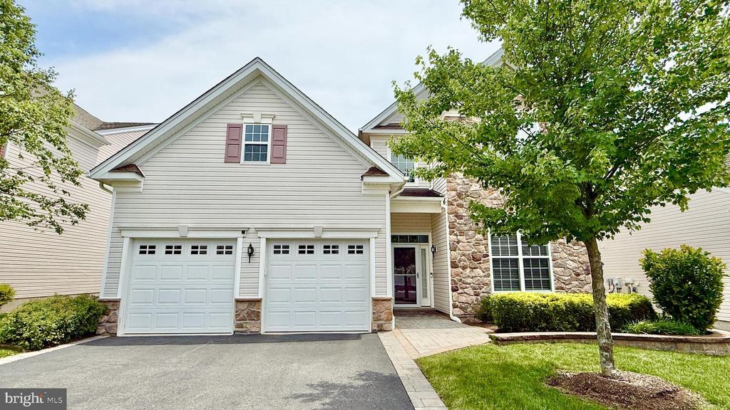 38 INVERNESS DR, Kendall Park, NJ 08824